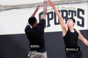 升级中！杨瀚森社媒发布近期训练动态 与前湖人中锋科洛克对位